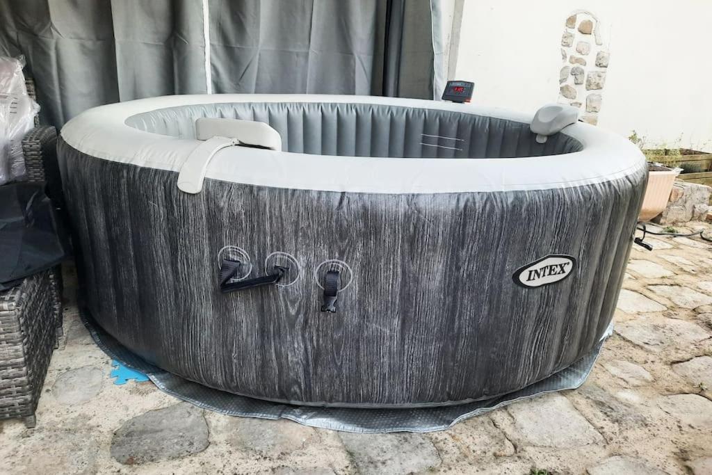Villa Confortable Avec Jacuzzi A Chevannes Chevannes  Exterior foto